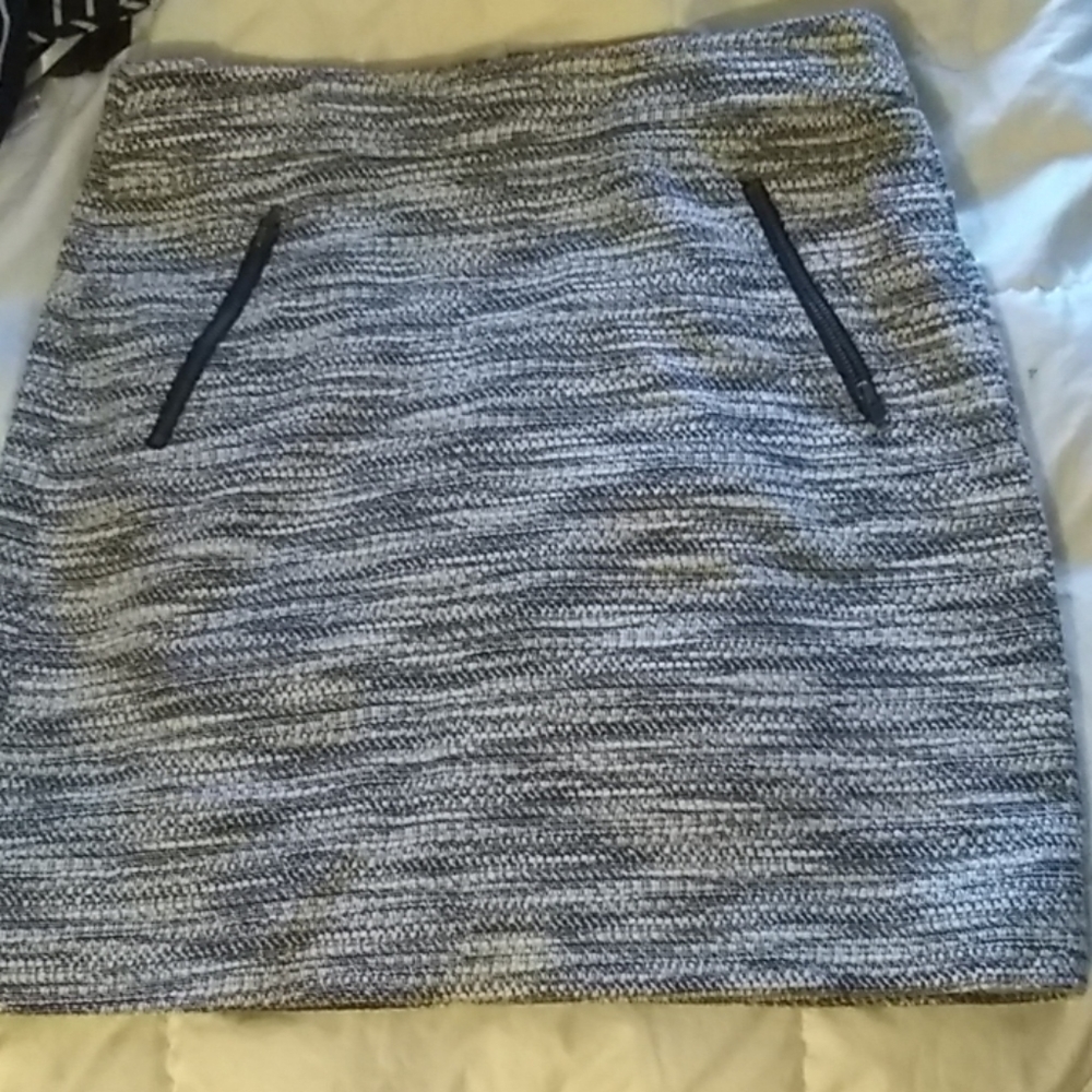 Tweed - Picture 2 of 2